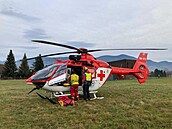Pod vrcholem Lysé hory se zranil turista, který uklouzl na ledové plo�e. (16....