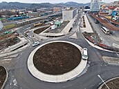 Ve Vsetín� otev�eli 15. prosince novou okru�ní k�i�ovatku p�ed poliklinikou a...