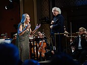 Magdalena Ko�ená, Simon Rattle a �lenové �eské filharmonie na koncert� v...