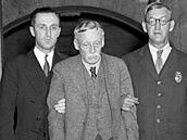 Nevyhlíel jako netvor, který by  zabíjel, porcoval, jedl dti. Práv to Albert...