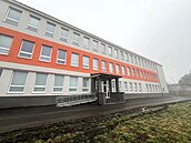 Budova St�ední �koly Educhem v Mezibo�í na Mostecku