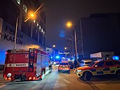 Hasi�i a policie zasahovali v Karlín� kv�li úniku plynu, uzav�eli Pernerovu...