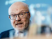 Tisková konference ministra zdravotnictví v demisi Vlastimila Válka (TOP 09) k...