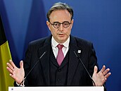 Bart Albert Liliane De Wever je belgický spisovatel, historik a politik, od...