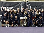 Tenisté TK Sparta Praha slaví vít�zství v �eské extralize smí�ených dru�stev...