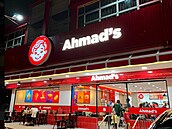 Po více ne roní existence se znaka Ahmads Fried Chicken  pvodn pouhý...