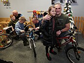 V�zni z nápravného za�ízení v Ostrav� - He�manicích p�edali svým d�tem jízdní...