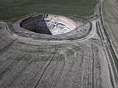 Tureckou provincii Konya trápí stovky jam. P�da se tam propadá kv�li dlouhému...