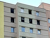 Ho�elo v sedmém pat�e panelového domu.