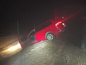 �esta�edesátiletý �idi� Volkswagenu Passat se u Svitav vydal po dálnici �patným...