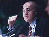 Vále�ný reportét Peter Arnett.