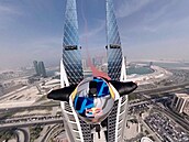 Dani Roman a Fred Fugen prolétli �eln� mezi v�emi bahrajnského WTC