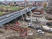 �idi�i v B�eclavi musí dnes jezdit po provizorní konstrukci, nový most se...