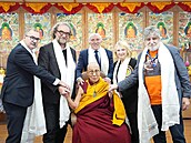 Skupina eských zákonodárc navtívila dalajlámu. (Pemysl Rabas, Pavel áek,...