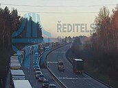 Hromadná nehoda se stala na 100. kilometru ve sm�ru na Brno. Dálnice je...