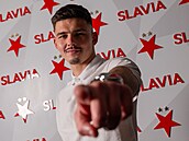 Fotbalový talent Denis Halinský podepsal ve Slavii smlouvu do léta 2030.