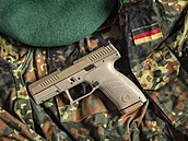Novou slu�ební zbraní n�mecké armády bude pistole �eské zbrojovky  P13. (19....