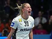 Jenny Behrendová z Nmecka se raduje v zápase s Francií.