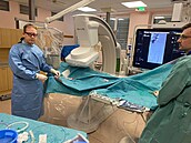 Jerzy Bezecny (vlevo) na opera�ním sále.