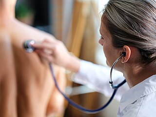 Nedostatek léka��, kte�í by p�ijímali nové pacienty, nahrazují týmové praxe. Je...