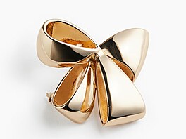 Zlatá bro� na spínacím �pendlíku b�hem okam�iku ozdobí svet�ík �i halenku. Cena...