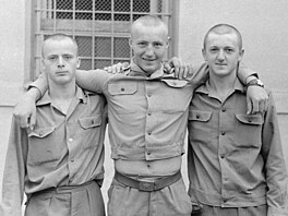Jan Hausenblas: Fotografie ze základní vojenské slu�by v Michalovcích (1976 a�...