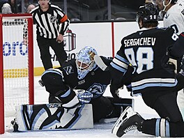 Karel Vejmelka v brance Utahu zasahuje v utkání proti Seattlu.