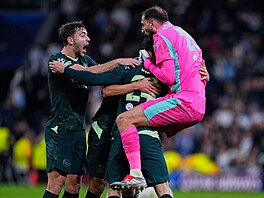Fotbalisté Manchesteru City v euforii po výh�e na h�i�ti Realu Madrid.
