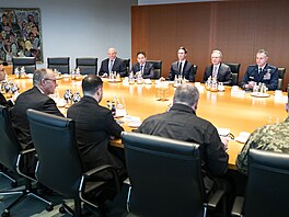 Zástupci USA jednají s ukrajinskými a evropskými p�edstaviteli o mo�ném p�ím��í...