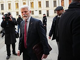 Prezident Petr Pavel dorazil jako první na Pra�ský hrad, kde jmenuje ministry...