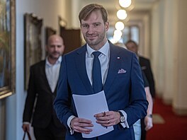 Ministr zdravotnictví Adam Vojt�ch p�ichází na zasedání nové vlády ANO, SPD a...