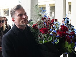 Smute�ní hosté p�ichází na poslední rozlou�ení s Patrikem Hezuckým ve velké...