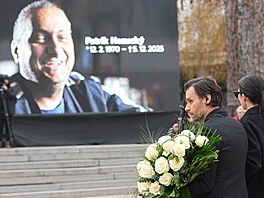 Leo� Mare� p�ichází na poslední rozlou�ení s Patrikem Hezuckým ve velké ob�adní...