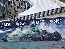 Gabriel Bortoleto boural v domácí Velké cen� Brazílie.