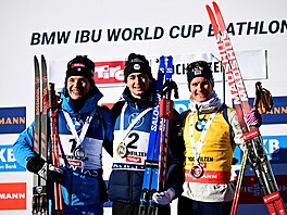 NEJLEP�Í TRIO STÍHA�KY. Zleva Tommaso Giacomel, Eric Perrot, Johan-Olav Botn.