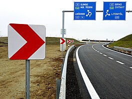 U Svitav je hotový tém�� dvanáctikilometrový úsek dálnice D35. Do zprovozn�ní...