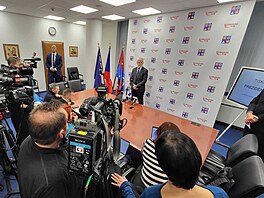 Tiskový brífink prezidenta republiky na krajském ú�ad� Libereckého kraje (10....