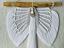 And�l strá�ný, ru�n� vyrobený z bavln�né bílé p�íze