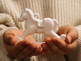 Váno�ní houpací koní�ek z jesmonitu, k zav�ení