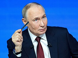 Ruský prezident Vladimir Putin na výro�ní tiskové konferenci. (19. listopadu...