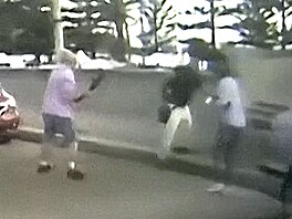 Star�í mu� se pokusil odzborjit teroristu z Austrálie je�t� p�ed útokem,...