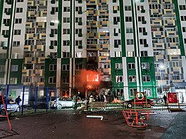 Panelový d�m v ruském Tveru zasa�ený dronem (12. prosince 2025)