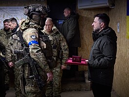 Prezident Zelenskyj na náv�t�v� voják� nasazených v oblasti Kupjansku. (12....