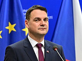 Nový �eský ministr zahrani�í Petr Macinka v Bratislav� (16. prosince 2025).