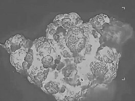 Americké námo�nictvo zve�ejnilo záb�ry z likvidace lodí údajn� pa�ujících drogy...