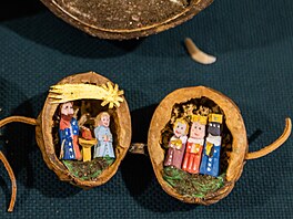 Betlémy ze sbírky rodiny Sochorových jsou k vid�ní na staré radnici v Hradci...