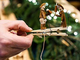 Betlémy ze sbírky rodiny Sochorových jsou k vid�ní na staré radnici v Hradci...