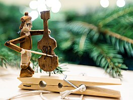 Betlémy ze sbírky rodiny Sochorových jsou k vid�ní na staré radnici v Hradci...