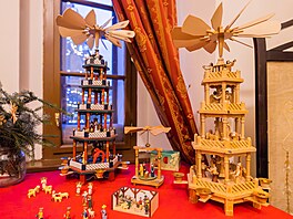 Betlémy ze sbírky rodiny Sochorových jsou k vid�ní na staré radnici v Hradci...