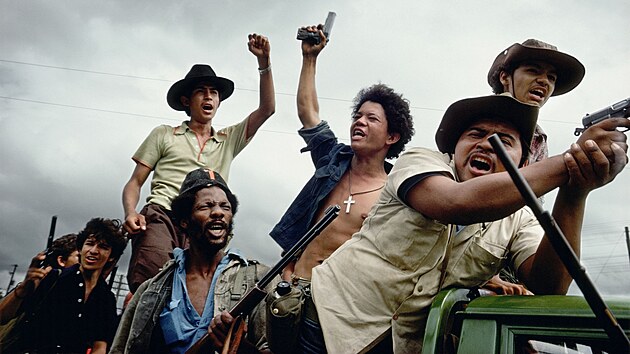 Rebelov� z �ad FSLN t�hnou na hlavn� m�sto Managua. (1979)